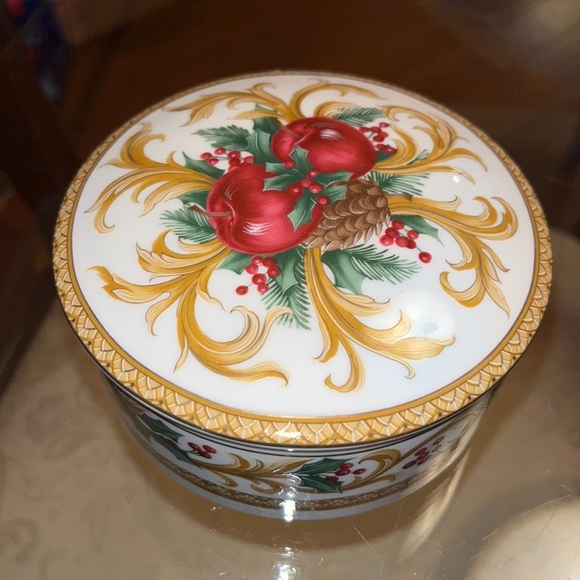 MIKASA Holiday Orchard Round Trinket Vanity Pin Box w/Lid - Picture 2 of 5
